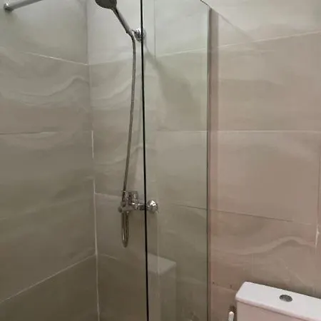 Apartment Traveler's *